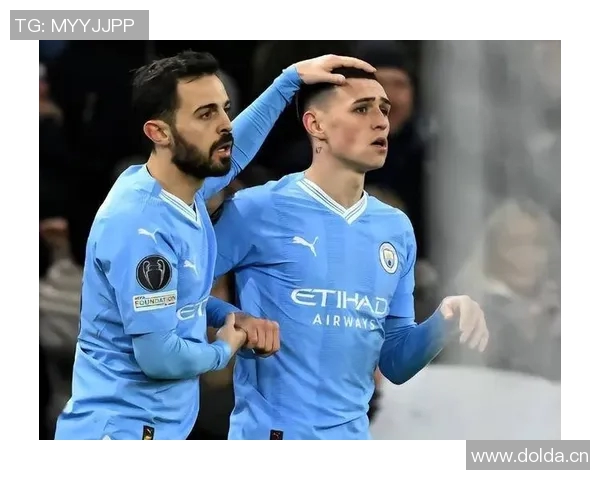 曼城新赛季全家福展现团结精神瓜帅领衔福登与B席并肩作战