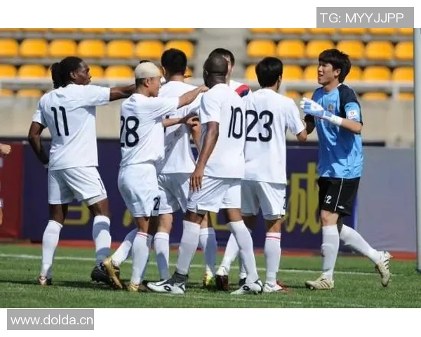 迈尼昂成功扑出恰20点球展现心理博弈技巧有效干扰对手节奏 迈尼昂成功扑出恰20点球展现心理博弈技巧有效干扰对手节奏