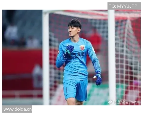 颜骏凌迎来职业生涯新里程碑上海海港门将出战500场赛事纪念夜