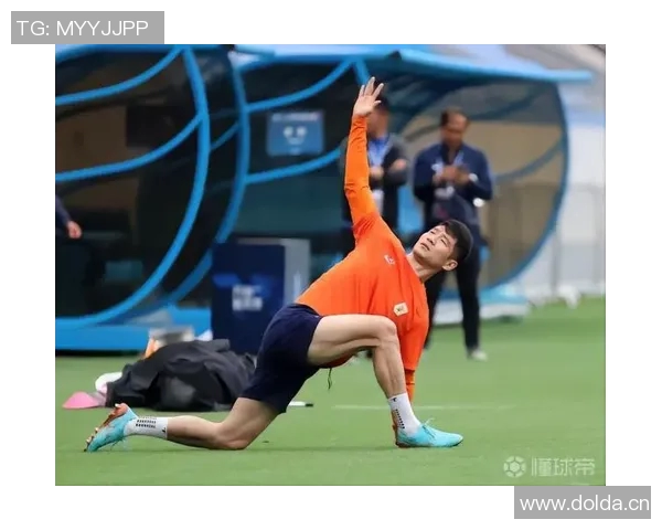 山东泰山队在武汉体育中心进行赛前踩场训练为即将到来的比赛做好准备