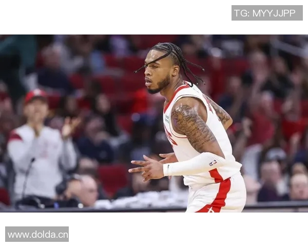 伊森赛前接受妈妈心理辅导命中五记三分助球队获胜表现出色 伊森赛前接受妈妈心理辅导命中五记三分助球队获胜表现出色