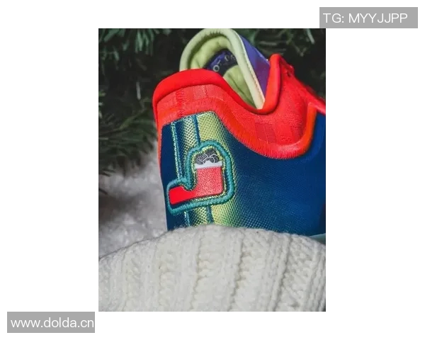 Nike推出多款圣诞特别配色球鞋詹姆斯库里杜兰特莫兰特文班代言款齐亮相