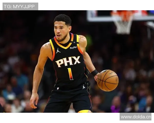 布克称赞格林能减轻压力认为其天赋极高助力球队表现