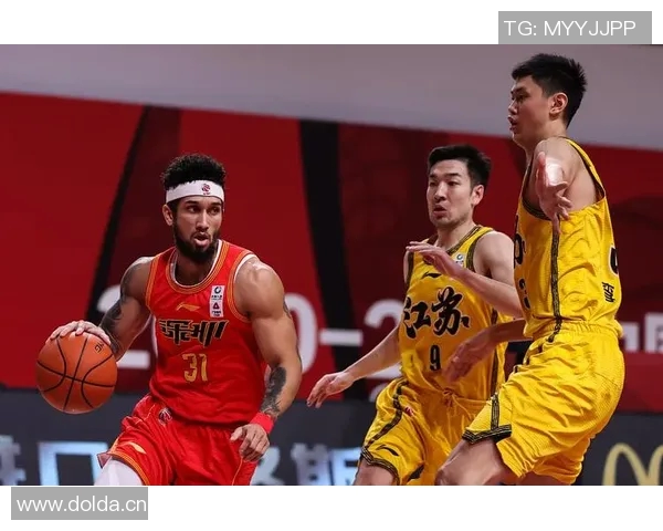 北京队火力全开开局四连胜三场得分均超136分展现强大进攻实力