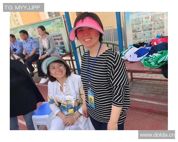 普理查德揭露训练营对抗激烈程度颈部血痕见证战斗般的拼搏精神