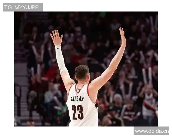 开拓者媒体人杨瀚森亲历亚当斯力量展现感受最强壮之人魅力 开拓者媒体人杨瀚森亲历亚当斯力量展现感受最强壮之人魅力