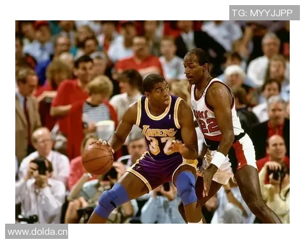 第三节进攻狂潮42-8乔丹米勒专注当下无暇他顾